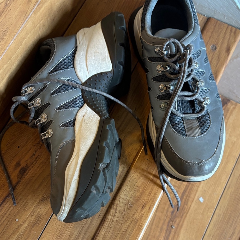 Kenneth Cole Women's Athletic Shoes - Black and White